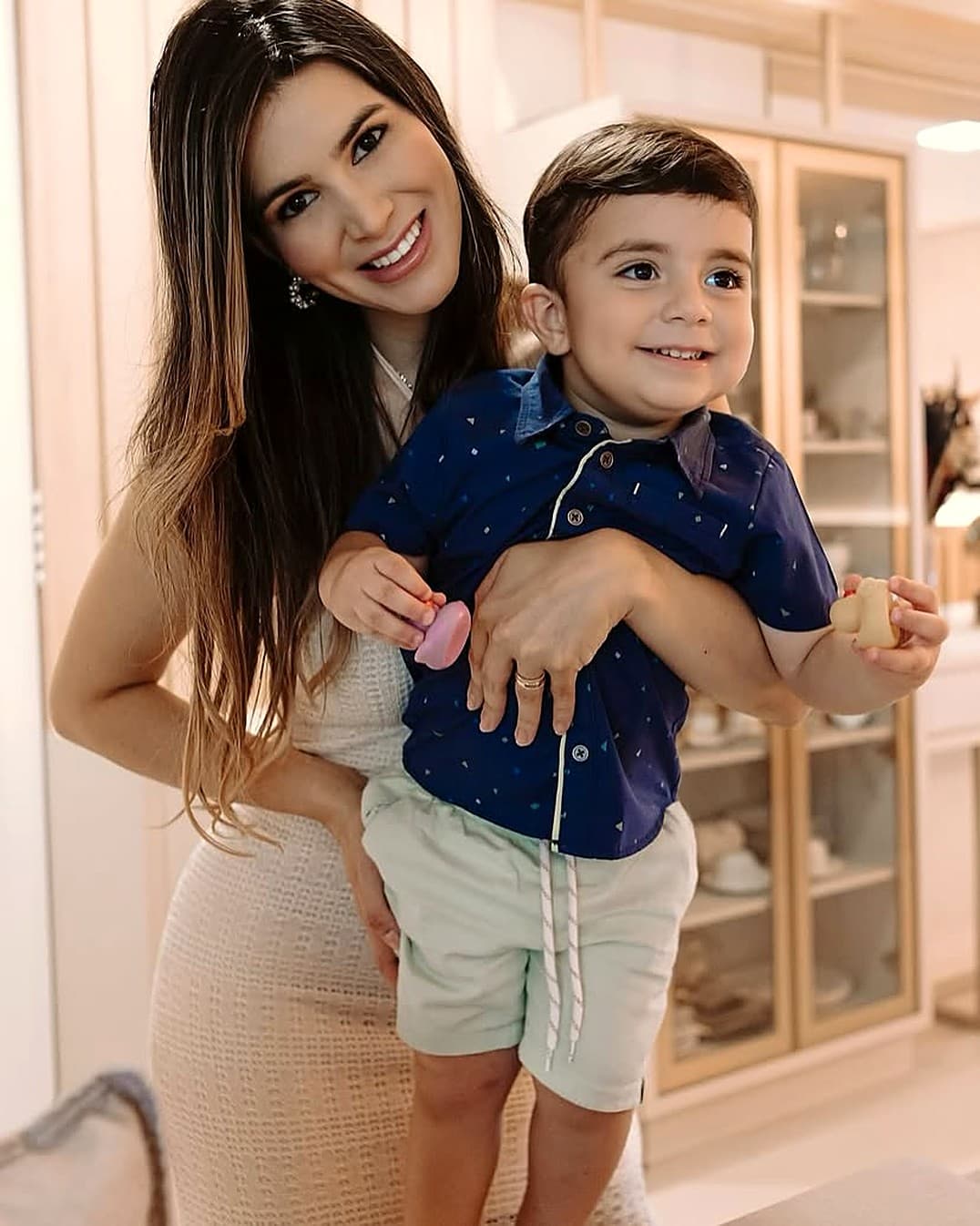 Cena de cozinha em família, representando a alimentação na rotina real